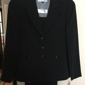 Tahari arthur S. Levine Ladies 2 pc. suit~Black~8P